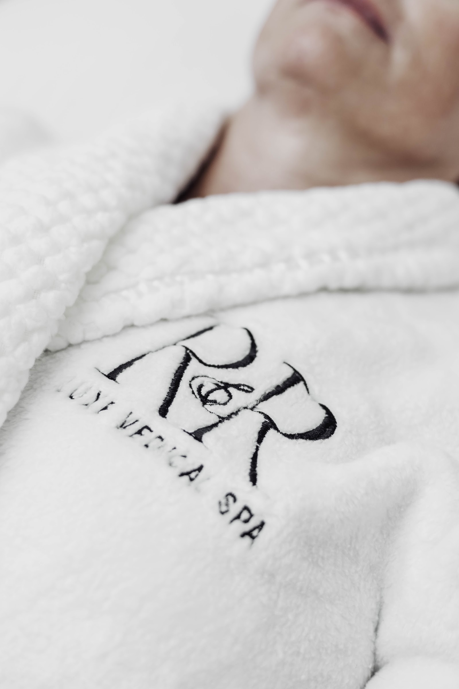 R&R Luxe Medical Spa nail photo 4
